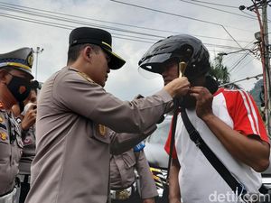 Pengendara di Sumedang Banyak Tak Patuh Pakai Helm Pengendara di Sumedang Banyak Tak Patuh Pakai Helm