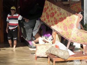 Banjir di Polewali Mandar Mulai Surut, Warga Diimbau Tetap Waspada Banjir di Polewali Mandar Mulai Surut, Warga Diimbau Tetap Waspada