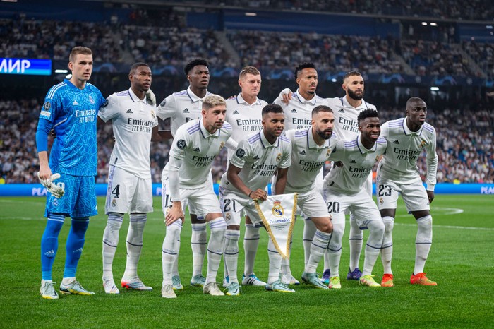 MADRID, SPAIN - OCTOBER 05: Real Madrid squad poses for team photo during the UEFA Champions League group F match between Real Madrid and Shakhtar Donetsk at Estadio Santiago Bernabeu on October 5, 2022 in Madrid, Spain. (Photo by Alvaro Medranda/Eurasia Sport Images/Getty Images)