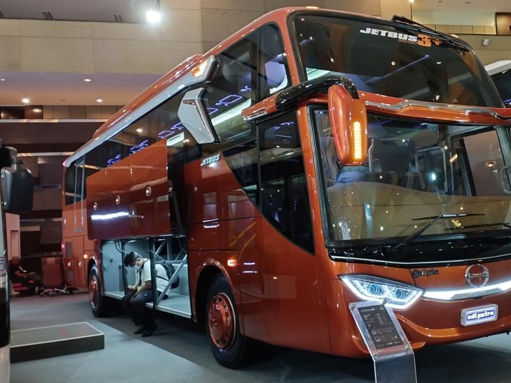 Jadi Penguasa Pasar, Kapan Hino Mau Bikin Bus Premium Pakai Sasis Tronton? Jadi Penguasa Pasar, Kapan Hino Mau Bikin Bus Premium Pakai Sasis Tronton?