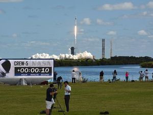 Rusia Bakal Incar Satelit Pengintai Milik Elon Musk