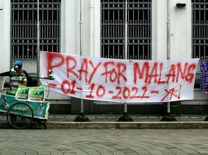 Kantor Asprov PSSI DIY Disegel Spanduk Desakan Usut Tragedi Kanjuruhan