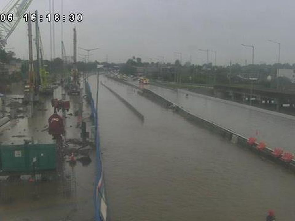 Banjir Lagi, Tol BSD Tak Bisa Dilewati!
