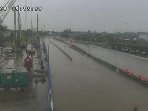 Banjir Lagi, Tol BSD Tak Bisa Dilewati! Banjir Lagi, Tol BSD Tak Bisa Dilewati!