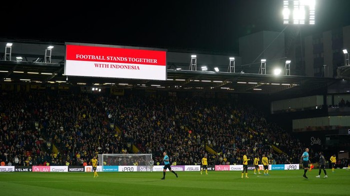 Watford The big screen displays a message of support for Indonesia following the stadium disaster on Saturday before the Sky Bet Championship match at Vicarage Road, Watford. Picture date: Wednesday October 5, 2022. (Photo by Zac Goodwin/PA Images via Getty Images)