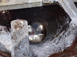 Penampakan Septic Tank Lokasi Penemuan Mayat Sekeluarga di Lampung