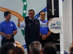 Antara Gelar Bapak Integrasi untuk Anies dan Antrean Panjang TransJ