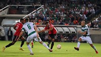 Di laga itu, MU sendiri menang 3-2. Marcus Rashford bikin dua gol, ditambah satu gol dari Anthony Martial. (Foto: Manchester United via Getty Images)