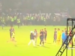 Saksi: 2 Aremania Turun ke Lapangan Ingin Peluk Pemain di Kanjuruhan
