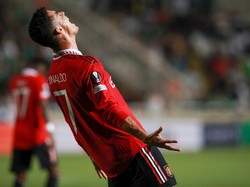 Ronaldo Sudah di Depan Gawang, tapi Bola Cuma Kena Tiang!