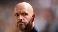 Namun kini, tampaknya manajer Erik ten Hag tidak mau memikirkan urusan remeh tersebut. Ten Hag mau para pemainnya fokus untuk terus menang! (Getty Images)