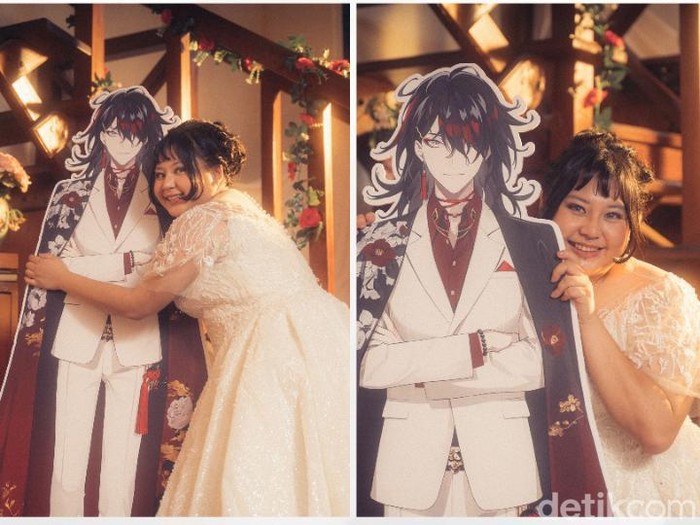Foto bersama tokoh anime menjadi nyata viral di media sosial. Foto bersama tokoh anime menjadi nyata viral di media sosial.