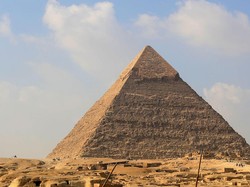 Warna Piramida Mesir Bukan Cokelat Pasir, Lalu Apa?