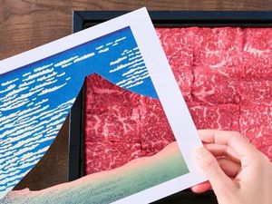 Cantik! Pahatan Gunung Fuji dan Bunga Sakura Ini Dibuat dari Wagyu Segar