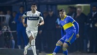 Pertandingan Gimnasia La Plata vs Boca Juniors di Liga Argentina sempat berjalan sekitar 10 menit di Stadion Foto: Marcelo Endelli/Getty Images