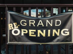 Pengertian Grand Opening, Strategi, dan Contoh Sukses