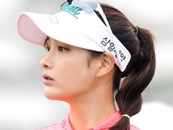 Ini Pegolf Cantik yang Mirip Kim Tae Hee, Dituduh Jadi Selingkuhan Rain