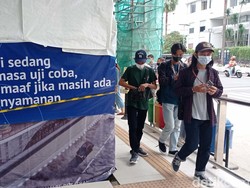 Melihat Uji Coba Halte Bundaran HI, Pembangunan Masih Berjalan