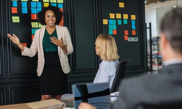 Ilustrasi buat kesan positif/ Foto: Pinterest.com/ Payscale gambaran membuat kesan pertama yang positif pada menit-menit pertama intervie