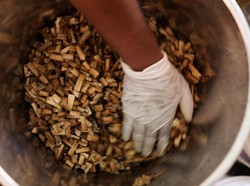 Begini Cara India Bereskan Masalah Puntung Rokok di Jalanan