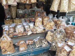 Lima Makanan Ringan Khas Cirebon yang Cocok Jadi Oleh-oleh Lima Makanan Ringan Khas Cirebon yang Cocok Jadi Oleh-oleh