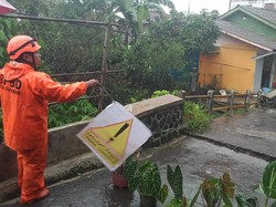 Cuaca Ekstrem, Jalan Amblas hingga Longsor Terjadi di Sukabumi