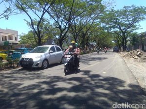Jalan Tun Abdul Razak Gowa yang Dikeluhkan Rusak Parah Mulai Diaspal Jalan Tun Abdul Razak Gowa yang Dikeluhkan Rusak Parah Mulai Diaspal