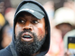 Kanye West Jual Hoodie Balenciaga, Gap dan Adidas Rp 300 ribu