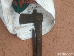 Penampakan Kapak Dipakai Erwin Bantai Ayah Sekeluarga di Septic Tank