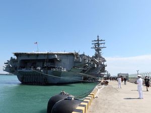 Semalam di Bali, Kapal Induk AS USS Ronald Reagan Langsung ke Australia Semalam di Bali, Kapal Induk AS USS Ronald Reagan Langsung ke Australia
