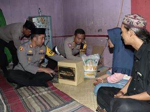 Usai Kapolri, Kapolres-Bhabinkamtibmas Takziah ke Keluarga Korban Kanjuruhan