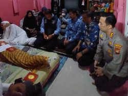 Kapolres Jaksel Sambangi Rumah Korban Tembok Roboh MTsN 19