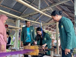 Kisah Mahasiswa USU yang Ikuti KKNT Belajar & Berkarya di Desa