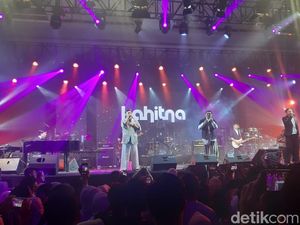 Kahitna Bikin Baper Warga Makassar di Konser Bahaya Mantan Terindah Kahitna Bikin Baper Warga Makassar di Konser Bahaya Mantan Terindah
