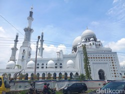 Profil Masjid Sheikh Zayed Solo: Tampung 10 Ribu Orang-Bergaya Islam Modern