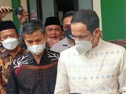 Nadiem Tinjau Lokasi Tembok Roboh di MTsN 19 Jakarta Selatan