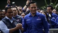 Momen Anies-AHY Lakukan Salam Komando