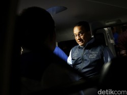 Anies Temui Keluarga Henk Ngantung Saat Tinjau Halte Bundaran HI