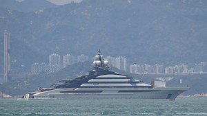 Kapal Pesiar Canggih Rusia Dibiarkan AS dan Iran Lewat Hormuz