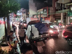 Pengemudi Tewas di Dalam Mobil, Lalu Lintas Jalan MT Haryono Semarang Padat