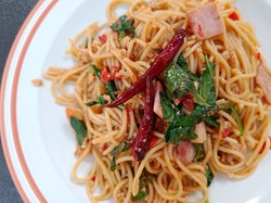 Resep Spaghetti Daging Asap dan Kemangi yang Harum Pedas