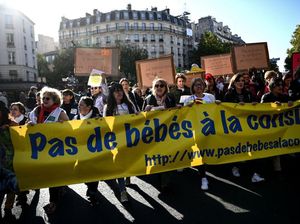 Ribuan Pengasuh Bayi di Prancis Demo Tuntut Kenaikan Upah