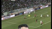 Tapi MU sempat ketinggalan duluan dari Omonia, walaupun akhirnya berbalik unggul. Nah, di momen ini Ronaldo membuang peluang emas menambah keunggulan. Foto: dok. Twitter