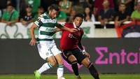 Saat Martial tampil apik dan Rashford unjuk gigi, justru Sancho yang redup lawan Omonia. Performanya dalam beberapa laga terakhir MU bahkan dapat kritik. Foto: AP/Petros Karadjias