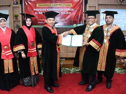 Raih Profesor, Maruf Cahyono: Birokrasi & Akademik Harus Bisa Seimbang