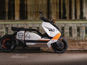 Lihat Lebih Dekat Skuter Listrik BMW yang Dijual Rp 380 Juta