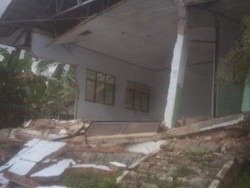 Hujan Deras, Tembok Sekolah Dasar di Pandeglang Roboh
