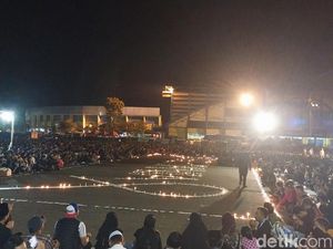 Doa Belasan Ribu Suporter Grojok Korban Tragedi Kanjuruhan