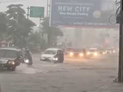 Jl Pekayon Bekasi Tergenang Sejak Siang, Lalin Tersendat
