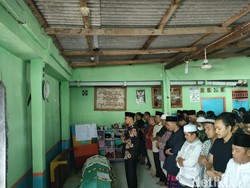 Wawalkot Depok Jadi Imam Salat Jenazah Korban Tembok Roboh MTsN 19 Jaksel